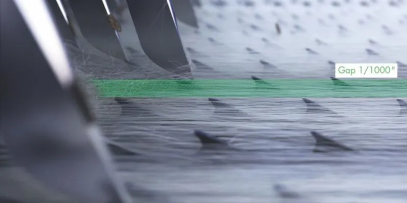 Equipped with T GO, the only proven automatic gap optimizer, the TC 30i ensures extremely precise carding settings.